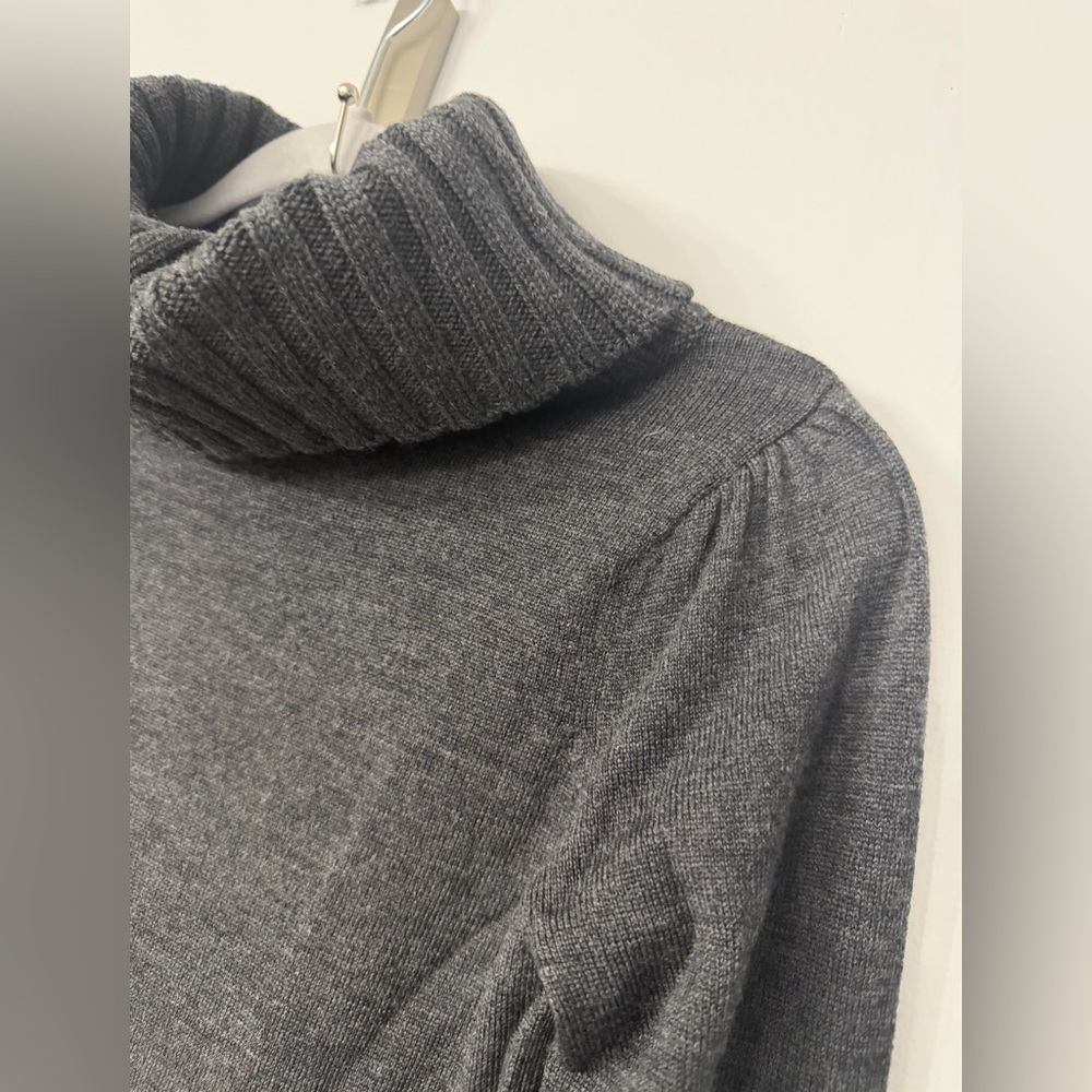 Diane Von Furstenberg Women’s Medium Dark Gray 100% Merino Wool Cowl Sweater - Picture 2 of 6